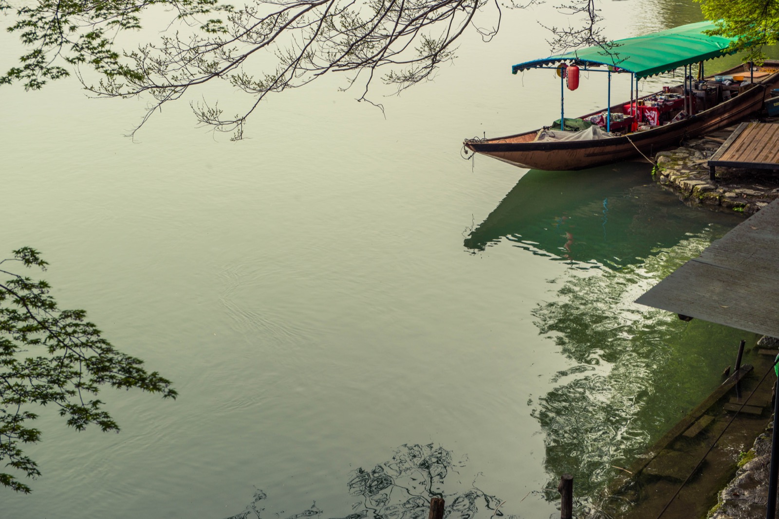 El puente que cruza la Luna Kirai